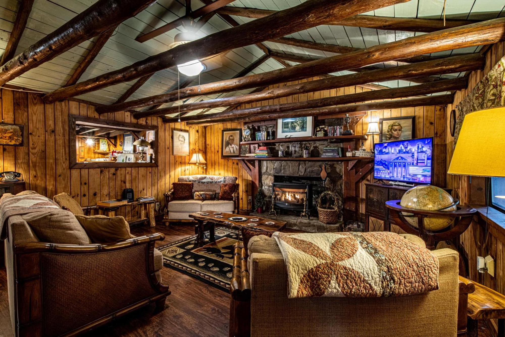 Bear Creek Lodge And Cabins In Helen Ga - Pet Friendly, River On Property, Walking Distance To Downtown Helen Exterior foto